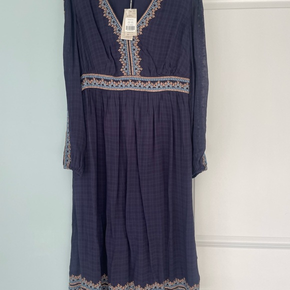 Boden dress NWT 8 embroidered V neck midi dress navy with amazing details - Picture 3 of 15